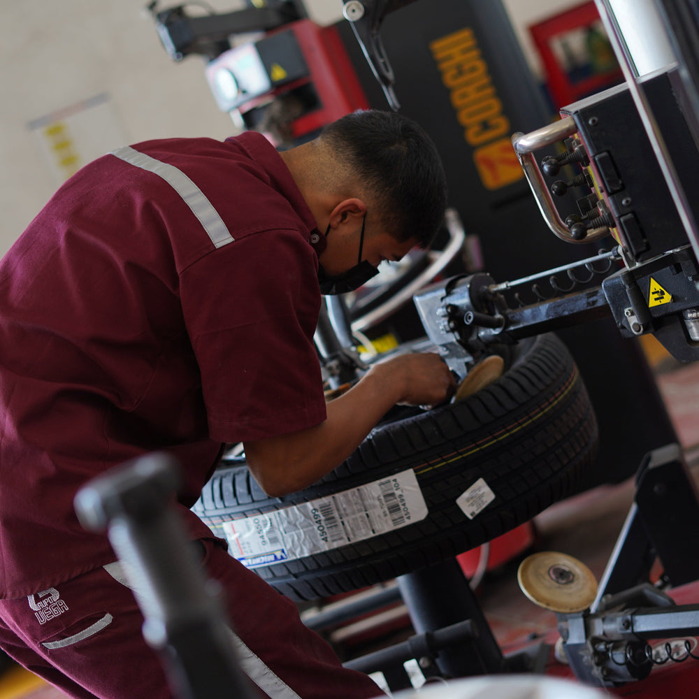 ¿Cómo influyen las llantas en el frenado de tu auto?